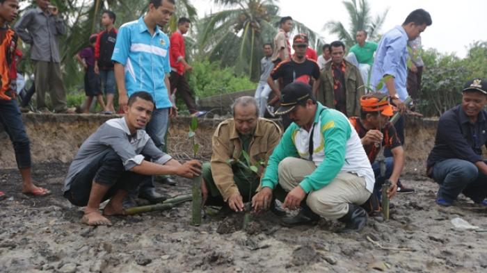 Proyek Penahan Pantai Desa Tanah Merah Batal