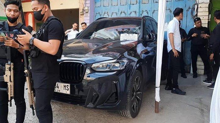 Raup Rp 18 Miliar dari Jual Akun Judi Online di Dumai, Beli Mobil Mewah BMW, Motor Sport dan Vespa