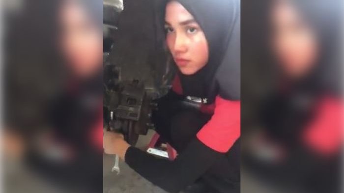 VIDEO: Montir Cantik Viral, Sejumlah Netizen Cowok Rela Lakukan Ini Demi Taklukkan Hatinya!