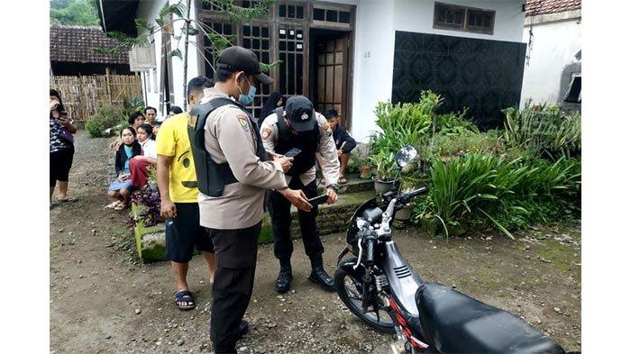 Emak-emak Kejar Jambret Sambil Bonceng Anaknya, Pelaku Gugup Hingga Terjatuh Di Tikungan