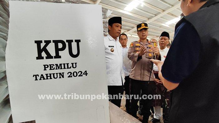 Pj Wako Pekanbaru dan Forkopimda Tinjau Kondisi Terkini Gudang Logistik KPU Jelang Pemilu 2024