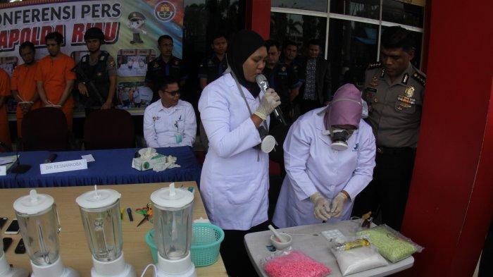 FOTO: Pengungkapan Kasus Kepemilikan 37 Kg Sabu, 75 Ribu Pil Ekstasi dan 10 Ribu Pil Happy - musnah-sabu3.jpg