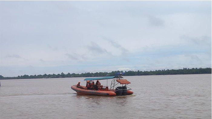 Nelayan di Inhil Jatuh ke Laut dari Pompong Saat Menjaring Ikan, Hilang di Perairan Parit Guntung