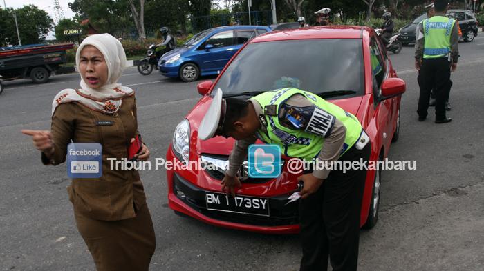 FOTO : Begini Contoh Nomor Polisi Kendaraan yang Ditindak Polantas - operasi-simpatik-pekanbaru_20160308_180353.jpg