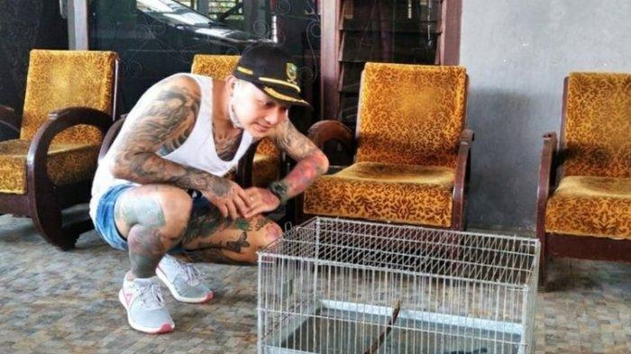 Padahal Dulu Nakalnya Mintak Ampun, Inilah Sosok Kades Bertato yang Viral, Kini Bantu-bantu Warga