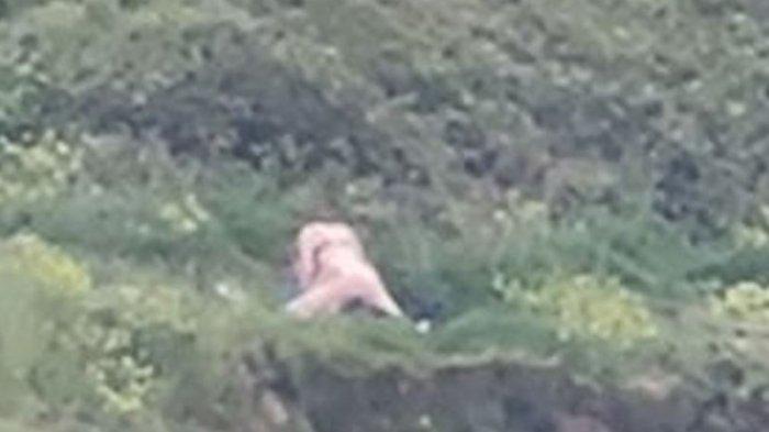 Berhubungan Badan di Bibir Jurang, Pasangan Mesum Cuek Diteriaki Warga