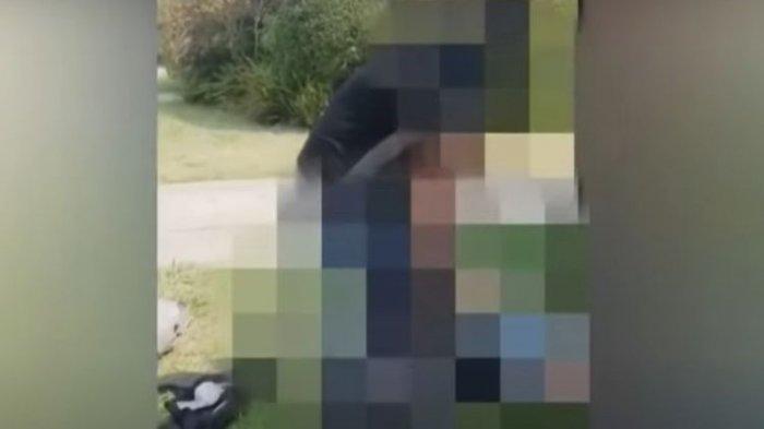Tak Peduli Disoraki Warga, Pasangan Mesum Tingkat Dewa Nekat Berhubungan di Taman