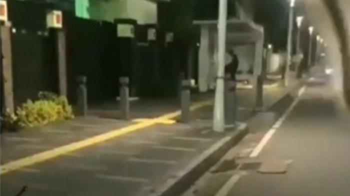 VIRAL Video Pasangan Mesum di Halte Bus Dekat Sekolah Malam Hari, Ini Kata Polisi