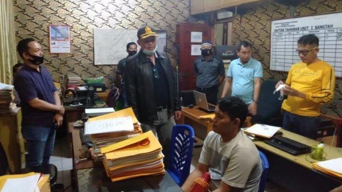 Awalnya Sangar, Tendang Driver Ojol Terjatuh, Pria Tegap Ini Loyo Tak Berkutik Diamankan Polisi