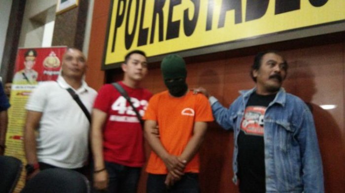 Penghina Iriana Jokowi, Polisi Amankan Atribut HTI di Rumah Pelaku