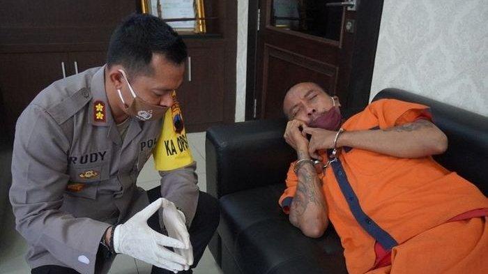 Pembunuh Ibu Kandung Tobat dan Menangis Tersedu-sedu, Langsung Minta Buku Tuntunan Sholat