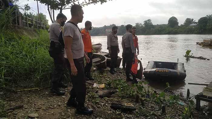 BREAKING NEWS: Pasutri Tambang Pasir Tengah Malam, Sampan Karam, Suami Hilang di Sungai Kampar