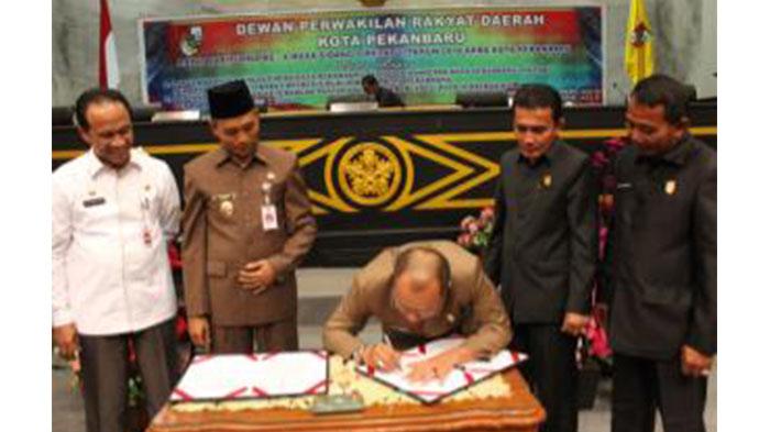 Dua Fraksi Walk Out, Ranperda PMBRW Tetap Disahkan Jadi Perda