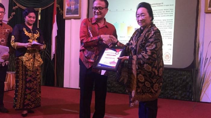 Tribunnews.com Terima Anugerah Perhumas Bidang Media