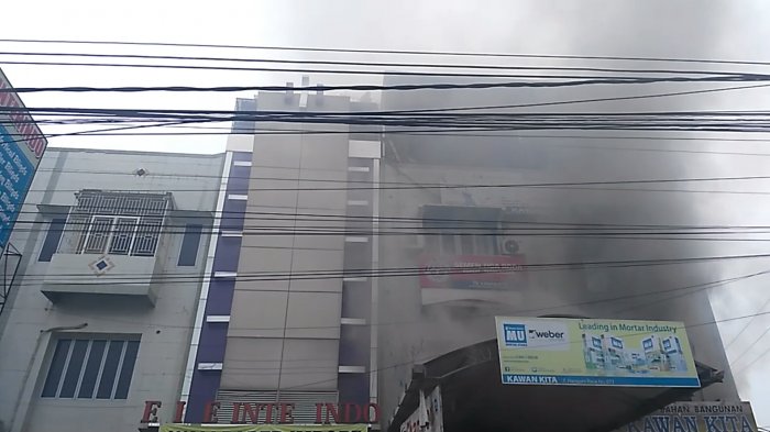 BREAKING NEWS: Kebakaran Ruko di Jalan H Imam Munandar, Penyelamatan Berlangsung Dramatis