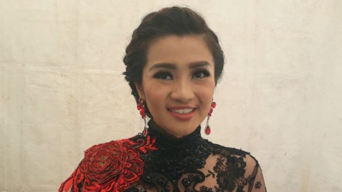 Sudah 6 Tahun Menikah tapi Belum Dikaruniai Anak, Artis Cantik Ini Rela Suaminya Menikah Lagi