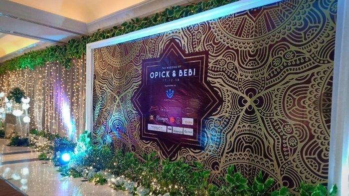 Opick dan Bebi Silvana Menikah di Bandung, Yuk Intip Dekorasi Resepsi Pernikahannya, Serba Putih