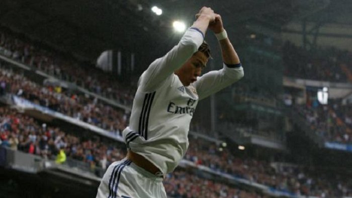 Valencia vs Real Madrid - Cristiano Ronaldo Sang Algojo Tendangan Penalti