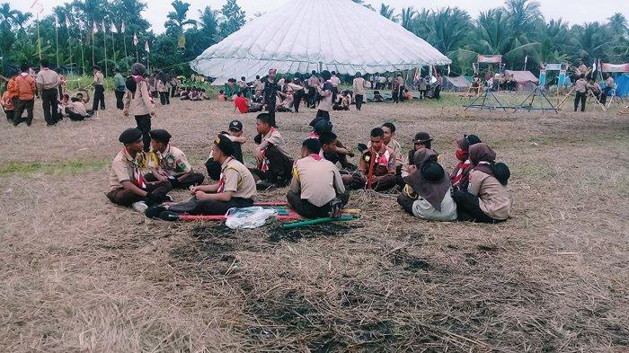 Hujan Tak Surutkan Semangat Peserta Ikuti Lomba Pada Perkemahan Terpadu Pramuka di Sungai Guntung