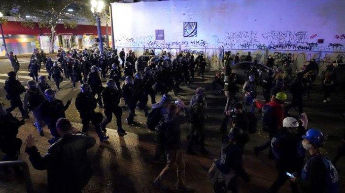 Kerusuhan Pilpres AS Meledak! Pendukung Joe Biden Tak Kalah Beringas, Ludahi Polisi dan Pembakaran