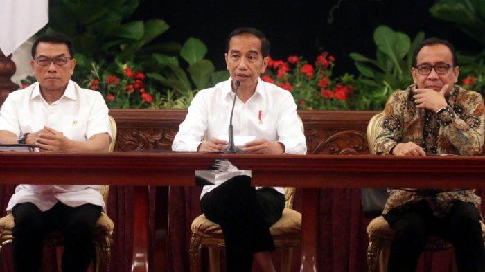 Jokowi Bungkam Saat Ditanya Soal Penangkapan Dandhy Laksono dan Ananda Badudu