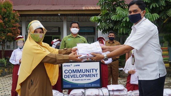 RAPP-APR Kembali Salurkan Bantuan Ribuan Seragam SD