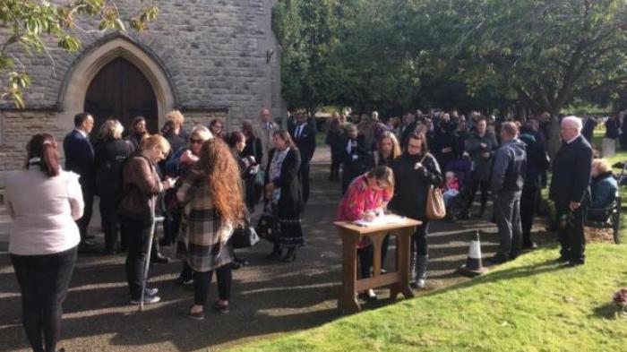 Tak Kenal, Tapi Ratusan Orang Hadiri Pemakaman Bayi Raihana Atas Alasan Ini