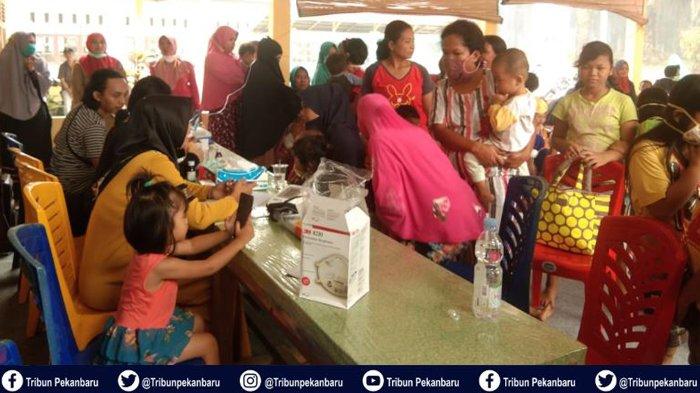Riau Darurat Pencemaran Udara, 200 Warga Kunjungi Posko Pengobatan Mapala UMRI di Desa Gading Sari