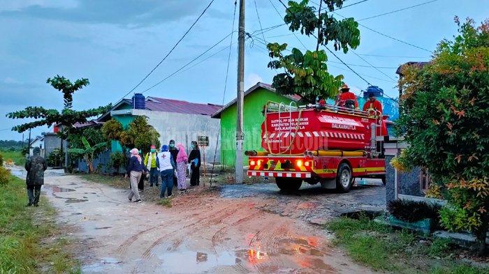 RUMAH Dokter Positif Covid-19 di Pelalawan Disemprot Disinfektan oleh Tim Gugus Tugas