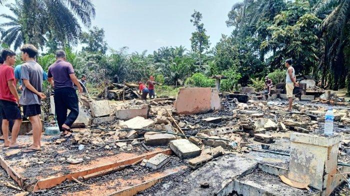 Ditinggal Berbelanja, Rumah Seorang Kadus di Pelalawan Hangus Terbakar, Ini Penyebabnya