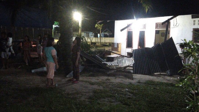 Mau Sahur, Warga Bukit Nenas Kaget Ada Truk Seruduk Rumah