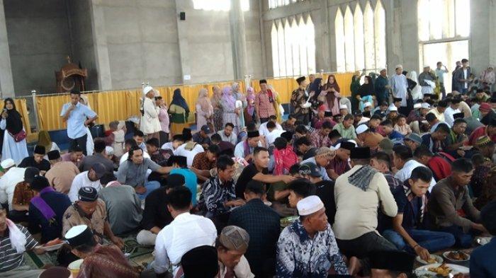 Sambut Hari Raya Enam, Emak-emak di Kampar Siapkan Aneka Menu Makan Bajambau Sejak Subuh