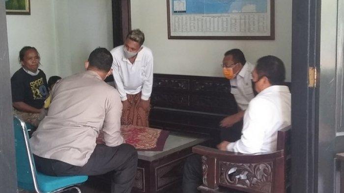 Seenaknya Warga Tuduh Pasutri Ini Dukun Santet, Mereka Diusir dan Rumah Mereka Sendri Juga Dirusak