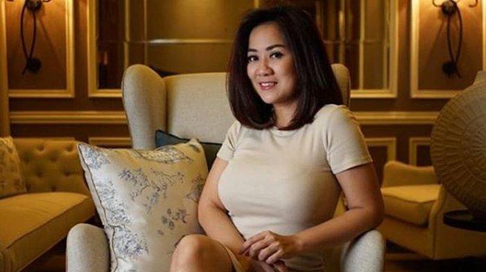 Posting Foto di Pinggir Kolam Renang, Tante Ernie Banjir Komentar Netizen, Kanan Kiri Oke Tante