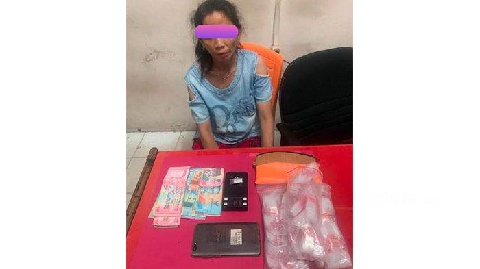 Wanita Paruh Baya Jadi Pengedar Sabu di Desa Keritang Inhil, Berakhir Dilaporkan Warga