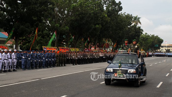 FOTO : Sertijab Dandrem 031/WB di Jalan Gajah Mada Pekanbaru - sertijab-danrem-wirabima-okeeeee_20170302_141007.jpg