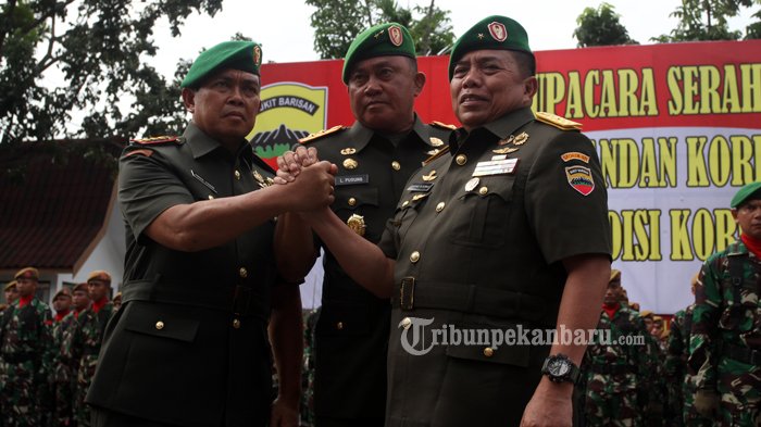 FOTO : Sertijab Dandrem 031/WB di Jalan Gajah Mada Pekanbaru - sertijab-danrem-wirabima_20170302_140843.jpg