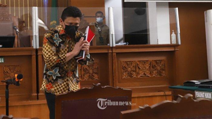 Pengacara Bantah Ada Sosok Wanita Misrterius Menangis Keluar Rumah Ferdy Sambo