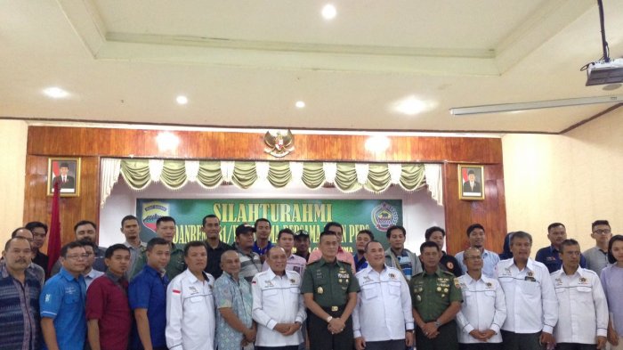 Silaturahmi dengan Insan Pers Danrem 031/Wirabima Tegaskan Komitmen TNI Sambut Pesta Demokrasi