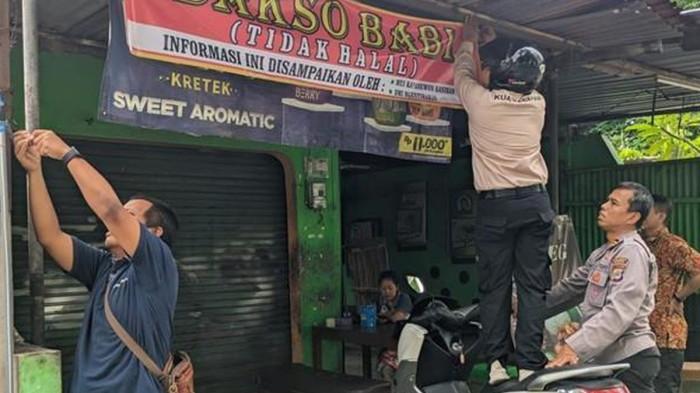 Warung Bakso Babi Dipasangi Spanduk Non Halal: Penjual Merasa Keberatan