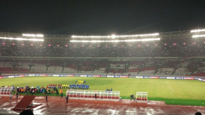 Jokowi Resmikan Wajah Baru Stadion GBK di Tengah Guyuran Hujan