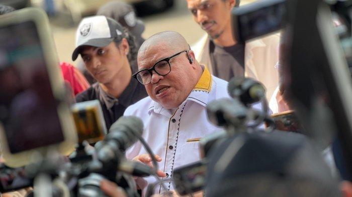 Sumpah Advokat Sudah Dibekukan, MA Heran Razman Nasution Masih Dampingi Klien