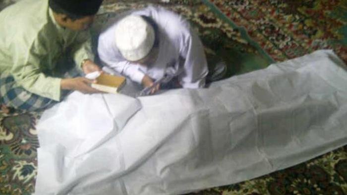 Padahal Sudah 16 Tahun Jadi Pembungkus Mayat, Warga Syok Lihat Kondisi Kafan Saat Ditemukan