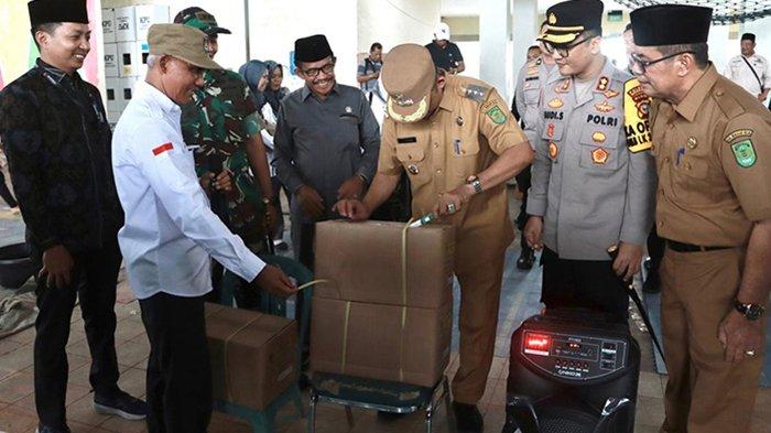 Kapolres Inhil Langsung Pantau Proses Pelipatan Surat Suara, Minta Personel Tingkatkan Pengamanan