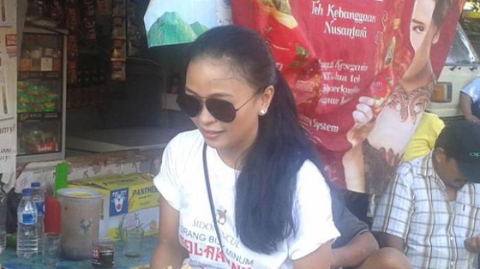 Lagi Konser, Darah Bercucuran dari Kepala Tantri Kotak karena Ini