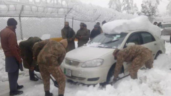 22 Turis Membeku Ditimbun Salju, Kaku Dalam Suhu Minus 8 Celcius