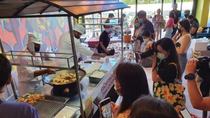 Maskapai Penerbangan Banting Stir Jual Gorengan, Eh Malah Tangguk Untung Rp 4,7 Miliar Sebulan