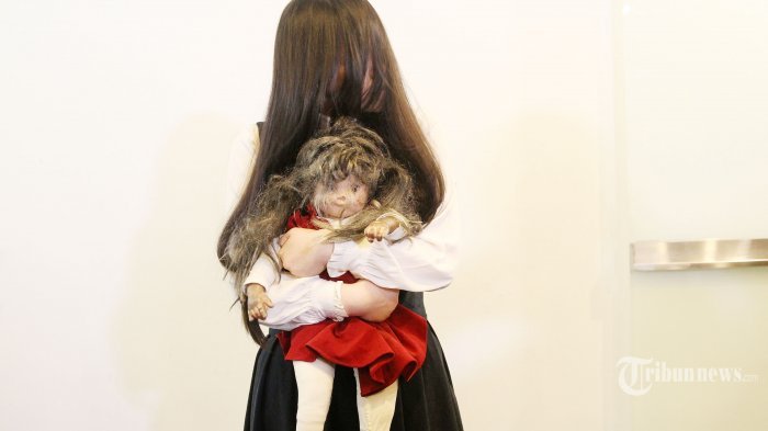 Bukan Boneka, Warganet Anggap Penampakan Objek Ini Terlihat Menyeramkan dalam Foto The Sacred Riana