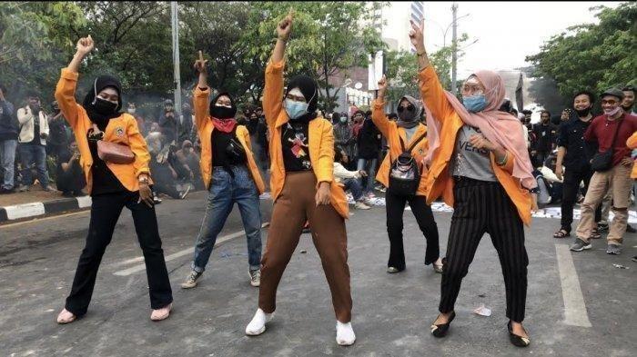 Mahasiswi Goyang TikTok, 'Kalau Anak Tari sudah Turun ke Jalan, Artinya Indonesia Gawat Darurat'