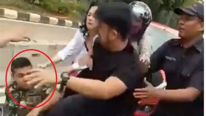 VIDEO: Anggota TNI Adu Jotos dengan Pengendara Mobil, Kasusnya Ditangani Polres Jaktim
